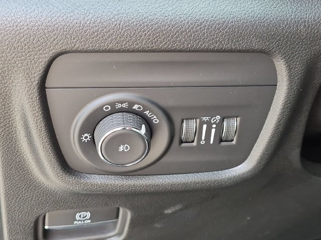 Used 2023 Jeep Grand Cherokee Limited AWD/4WD image 14