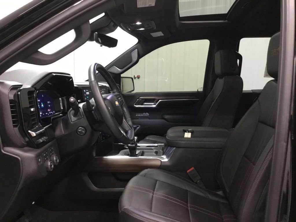 Used 2024 Chevrolet Silverado 1500 High Country w/ High Country Premium Package image 9