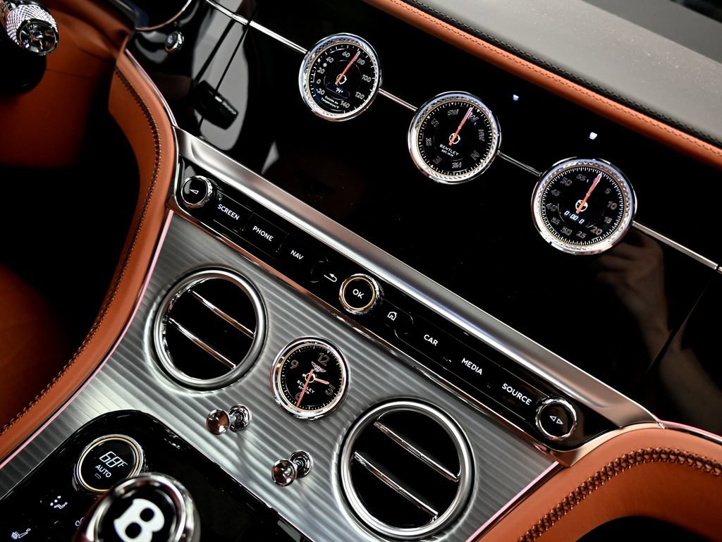 Used 2024 Bentley Continental GT V8 AWD/4WD image 20
