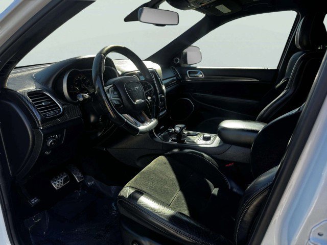 Used 2015 Jeep Grand Cherokee SRT image 20