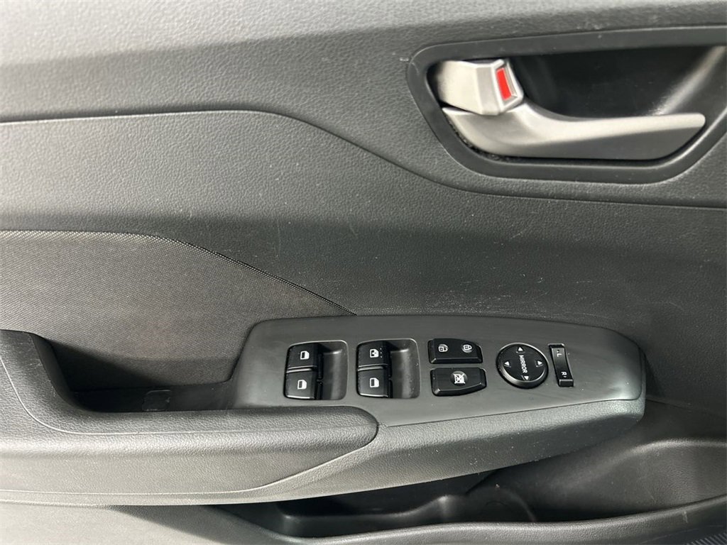 Used 2022 Hyundai Accent SEL image 13