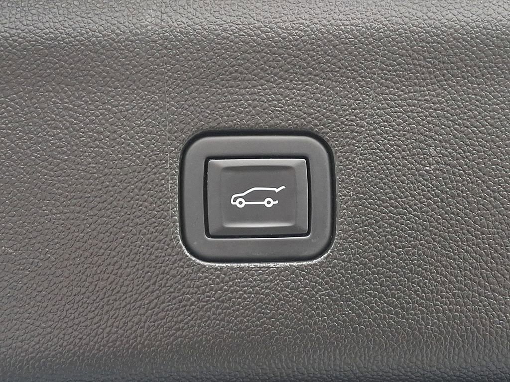 Used 2024 Buick Enclave Avenir w/ Avenir Technology Package image 32