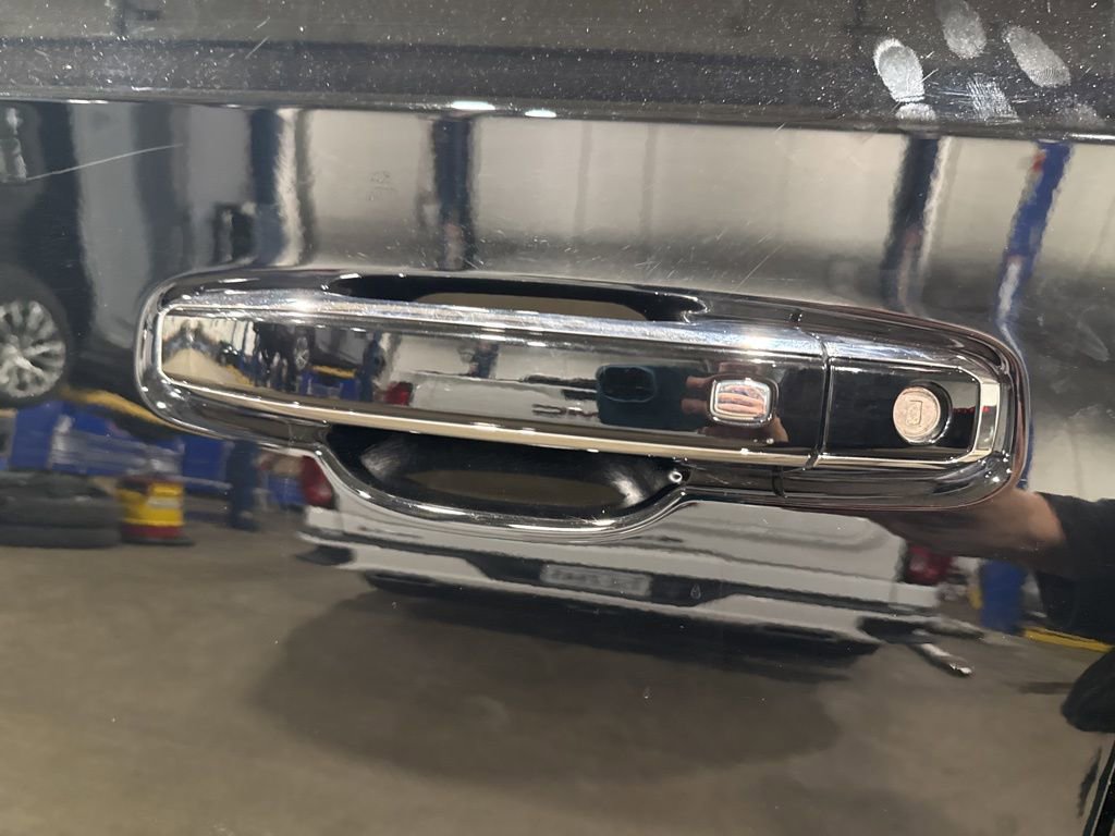 Used 2022 GMC Yukon XL SLT w/ SLT Luxury Package image 12