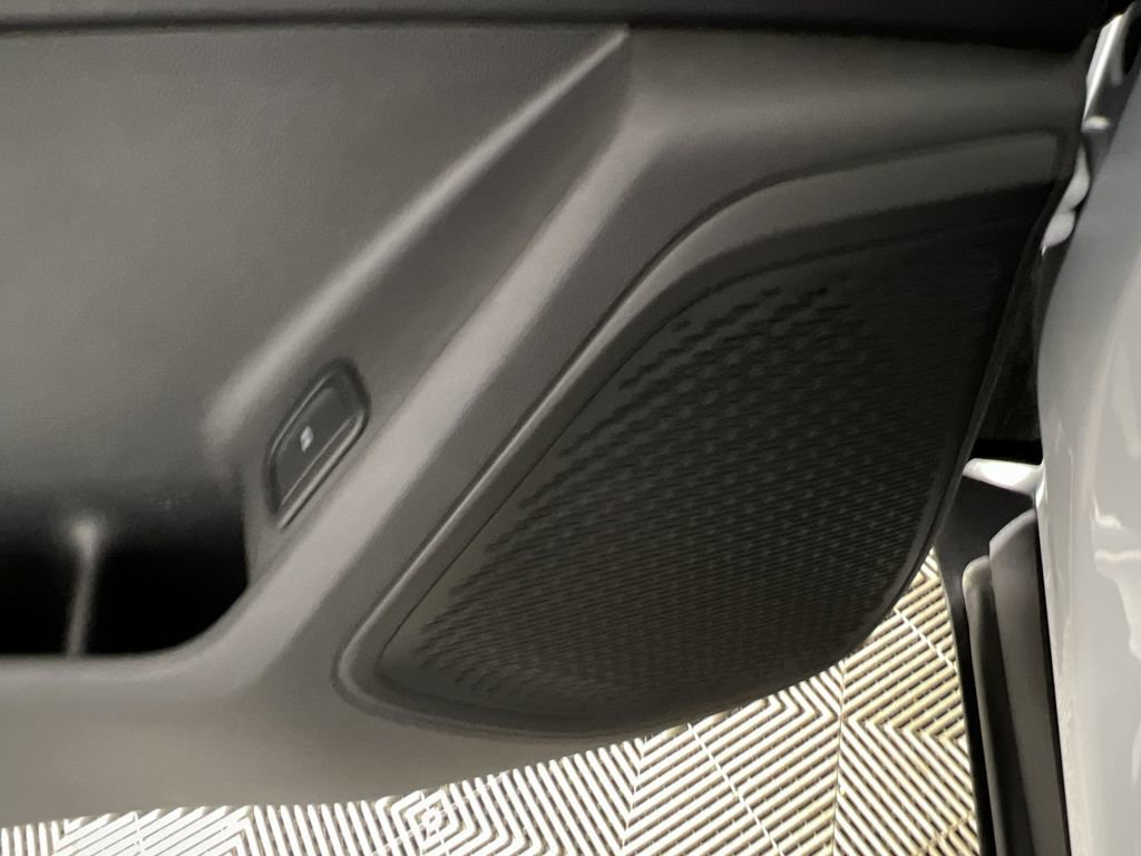 Certified 2025 Chevrolet Traverse LT w/ Sun and Wheel Package image 25