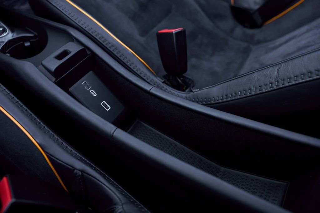 Used 2025 McLaren Artura Spider image 64