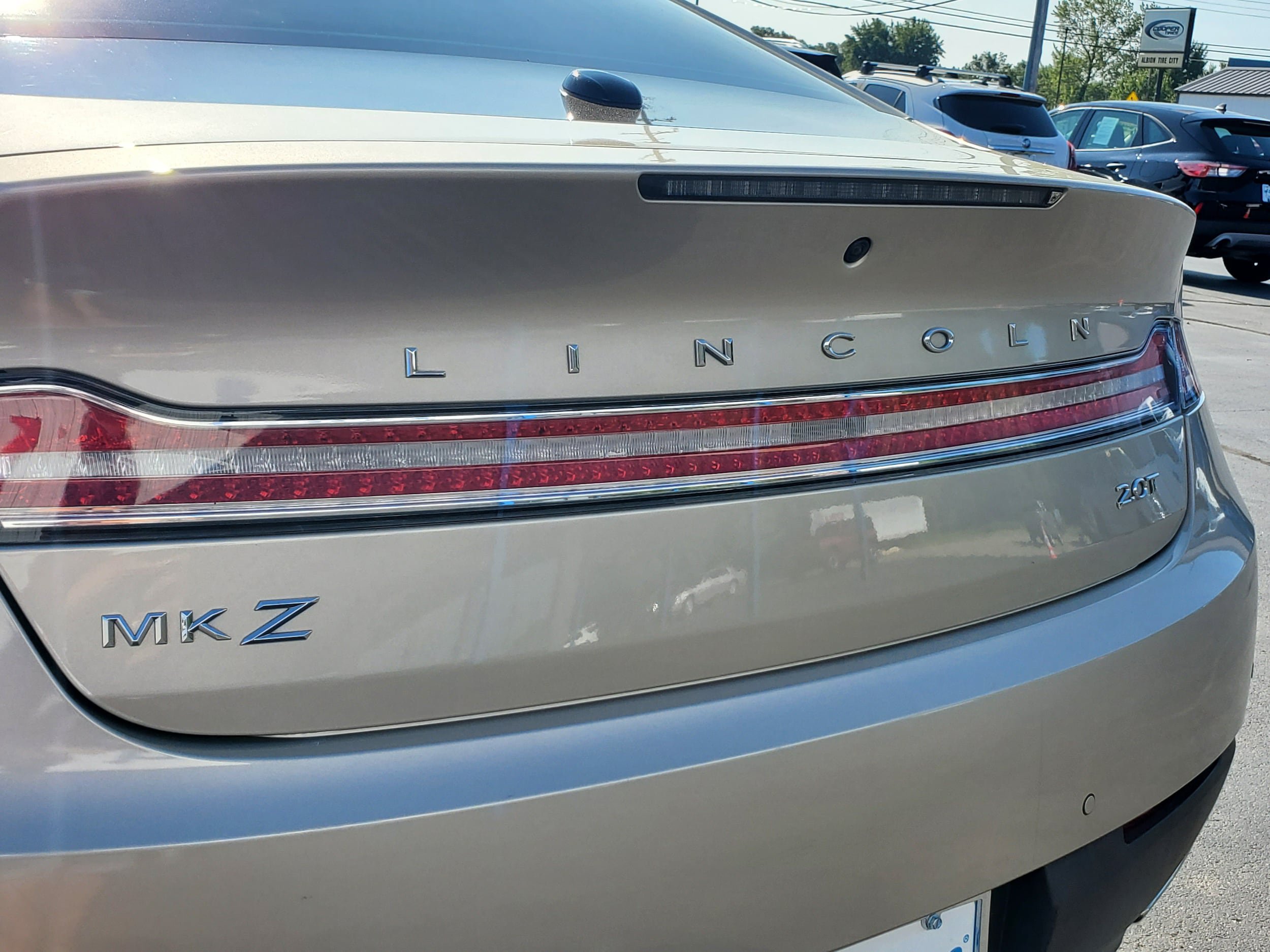 Used 2017 Lincoln MKZ Reserve FWD image 8