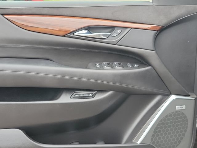 Used 2015 Cadillac Escalade Luxury AWD/4WD image 28