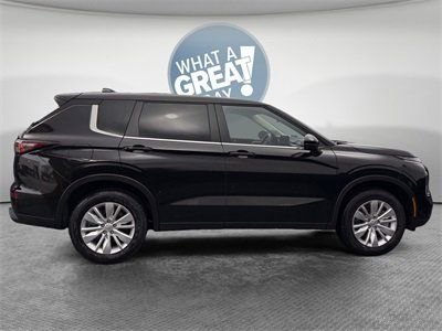 New 2026 Mitsubishi Outlander ES AWD/4WD image 2