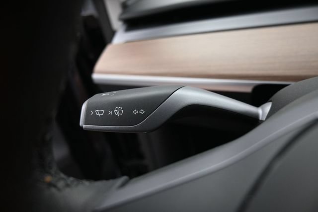 Used 2024 Tesla Model Y Long Range AWD/4WD image 24