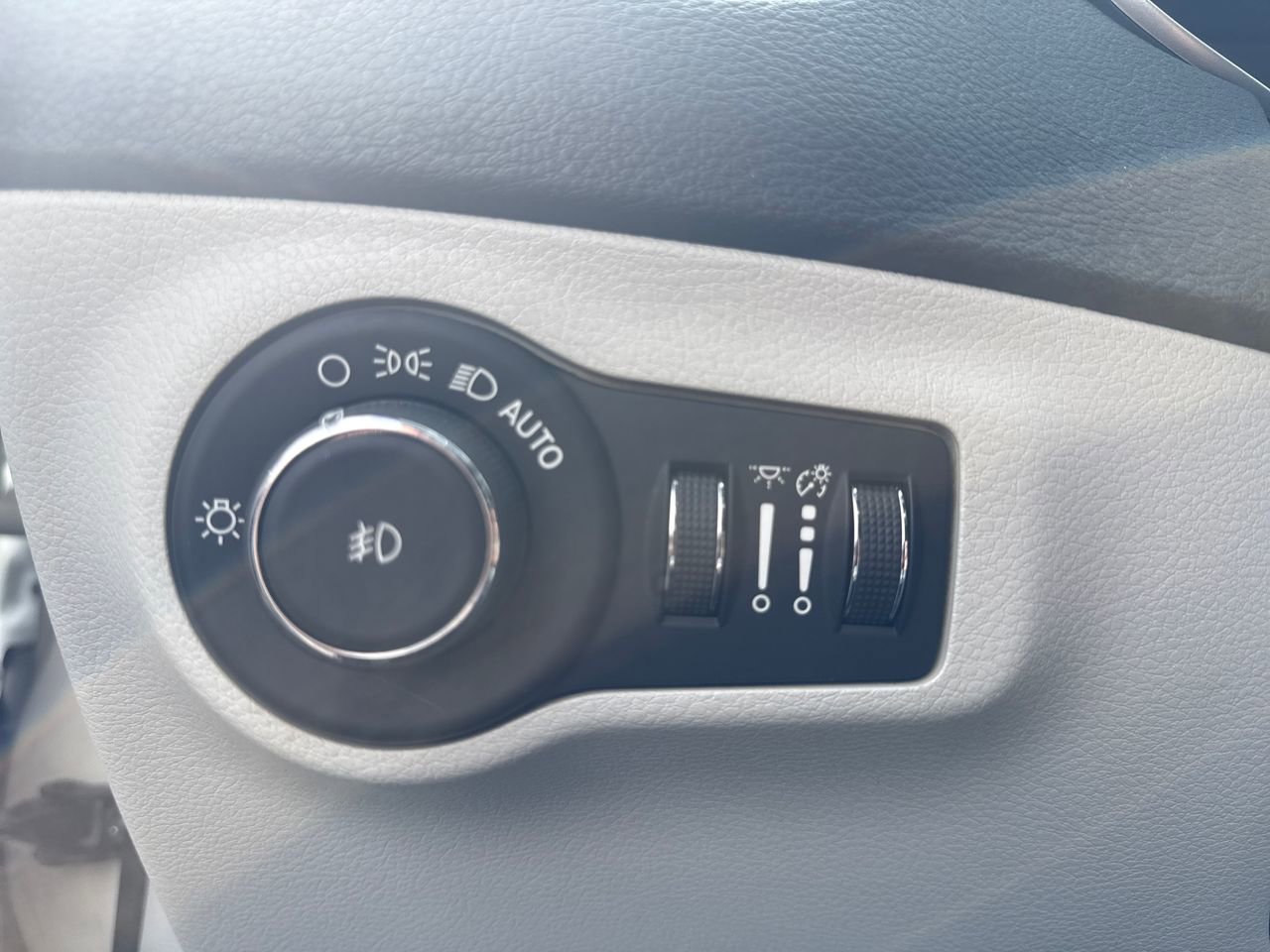 Used 2019 Jeep Compass Latitude AWD/4WD image 14