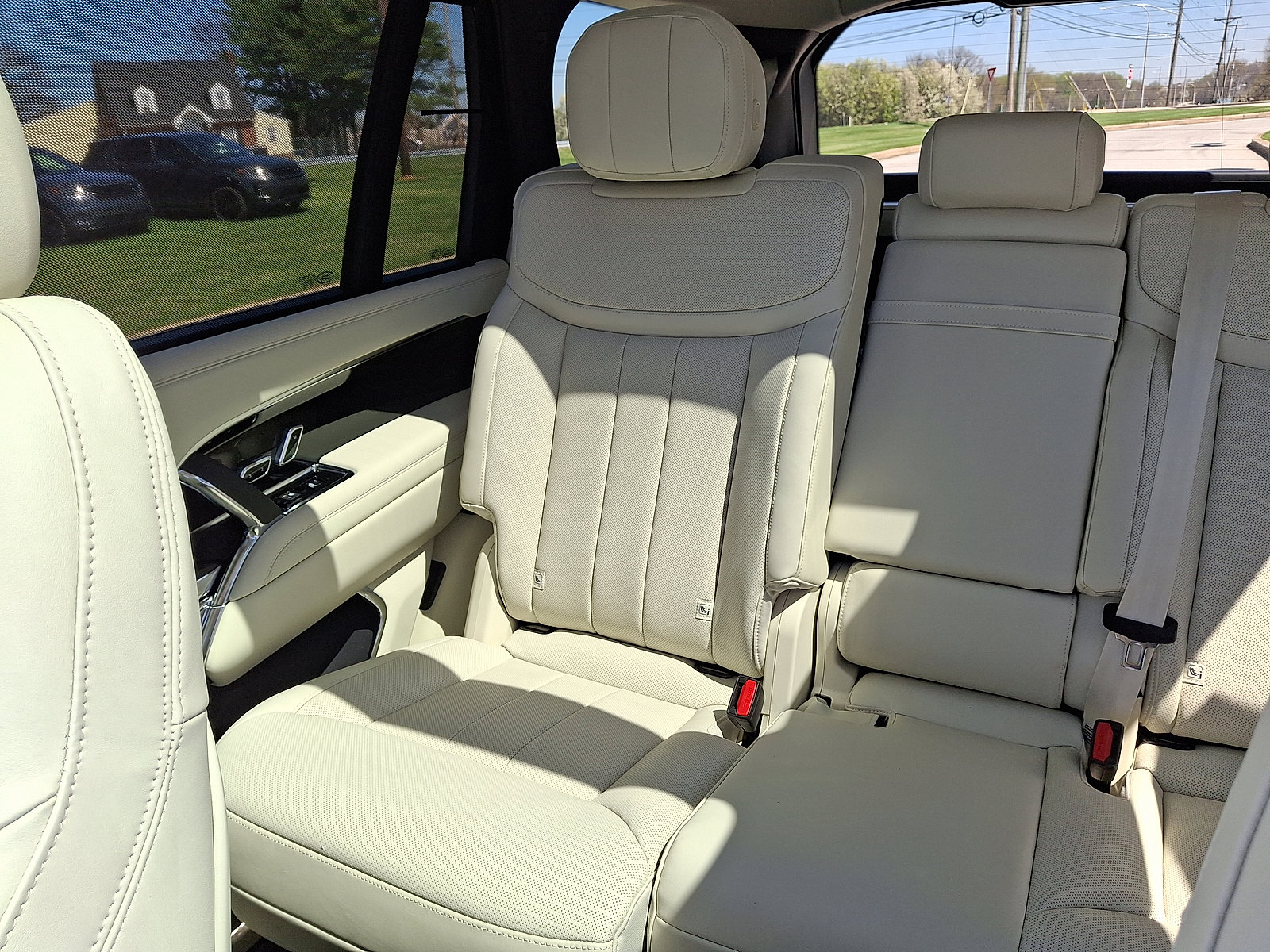 New 2026 Land Rover Range Rover Long Wheelbase SE AWD/4WD image 15