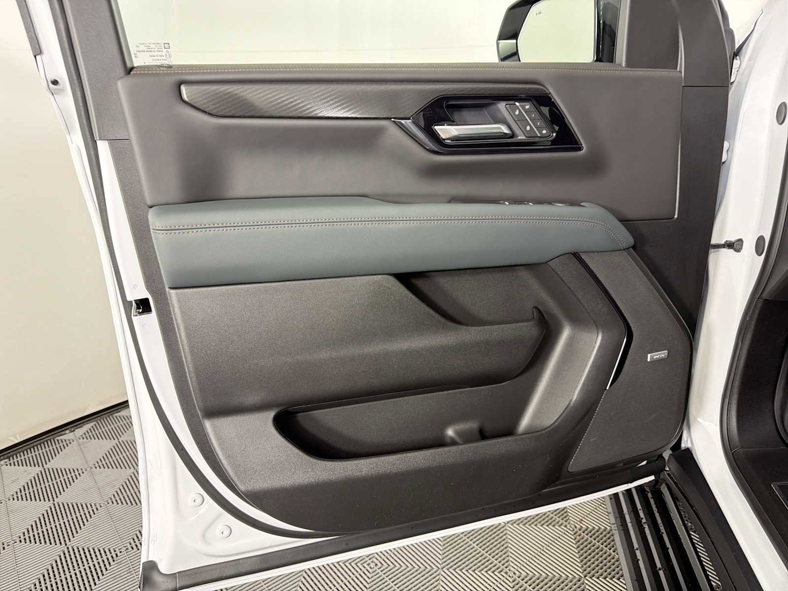 New 2026 GMC Yukon XL AT4 image 9