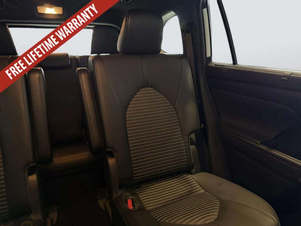 Used 2021 Toyota Highlander XSE FWD image 32