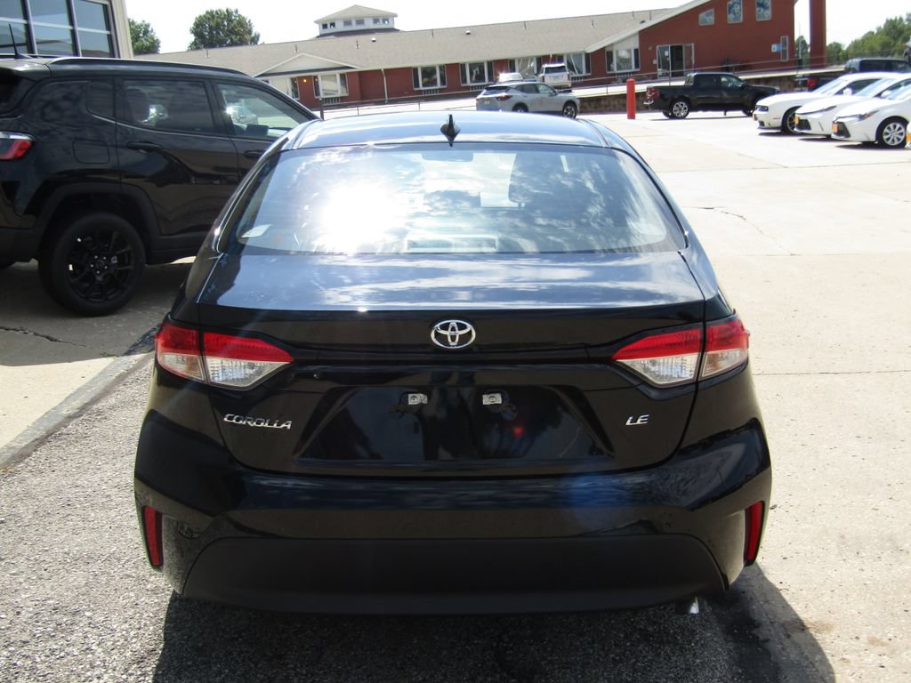 Used 2025 Toyota Corolla LE FWD image 4