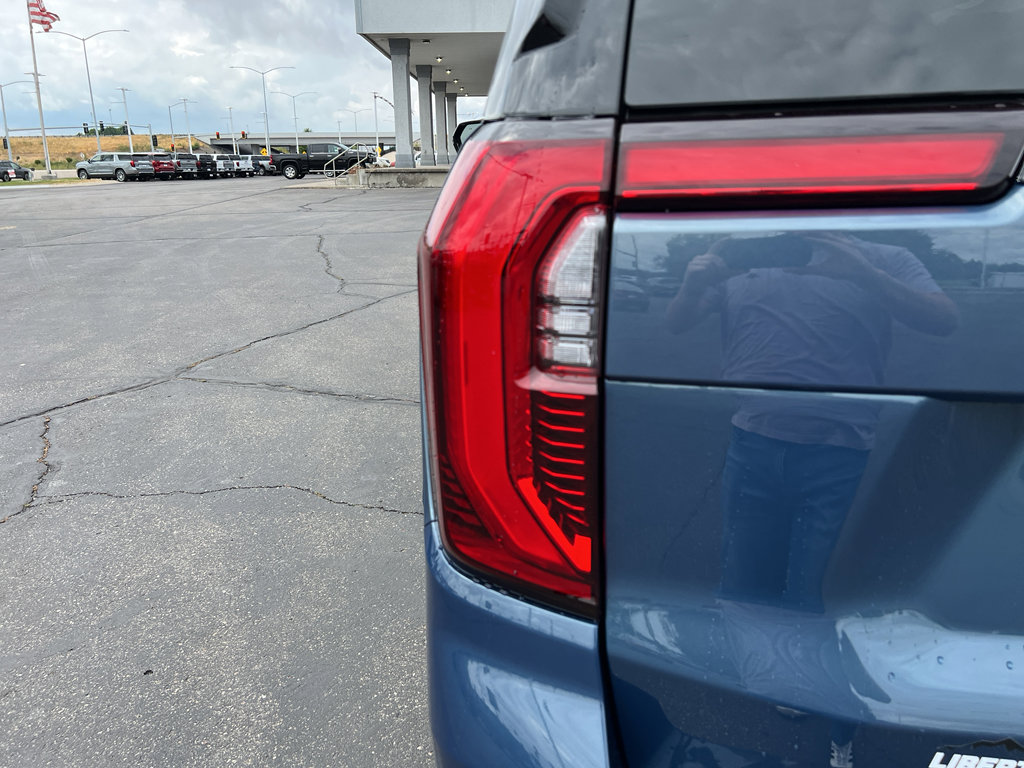 New 2025 GMC Yukon XL Denali w/ Advanced Technology Package image 4