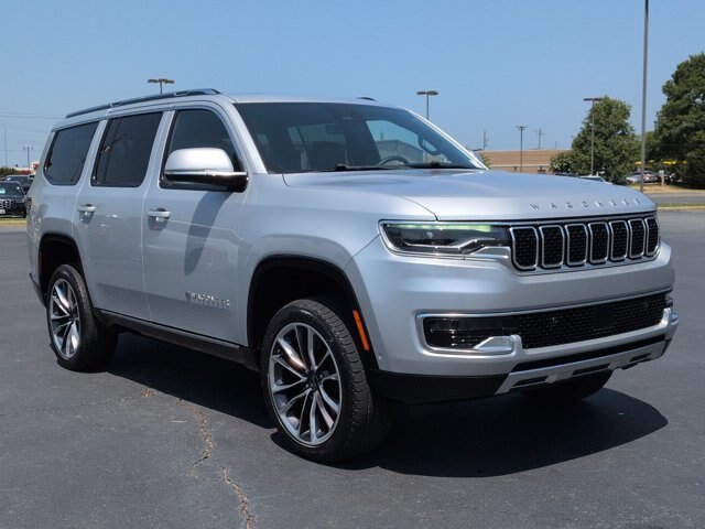 Used 2022 Jeep Wagoneer Series III w/ Premium Group I AWD/4WD image 2
