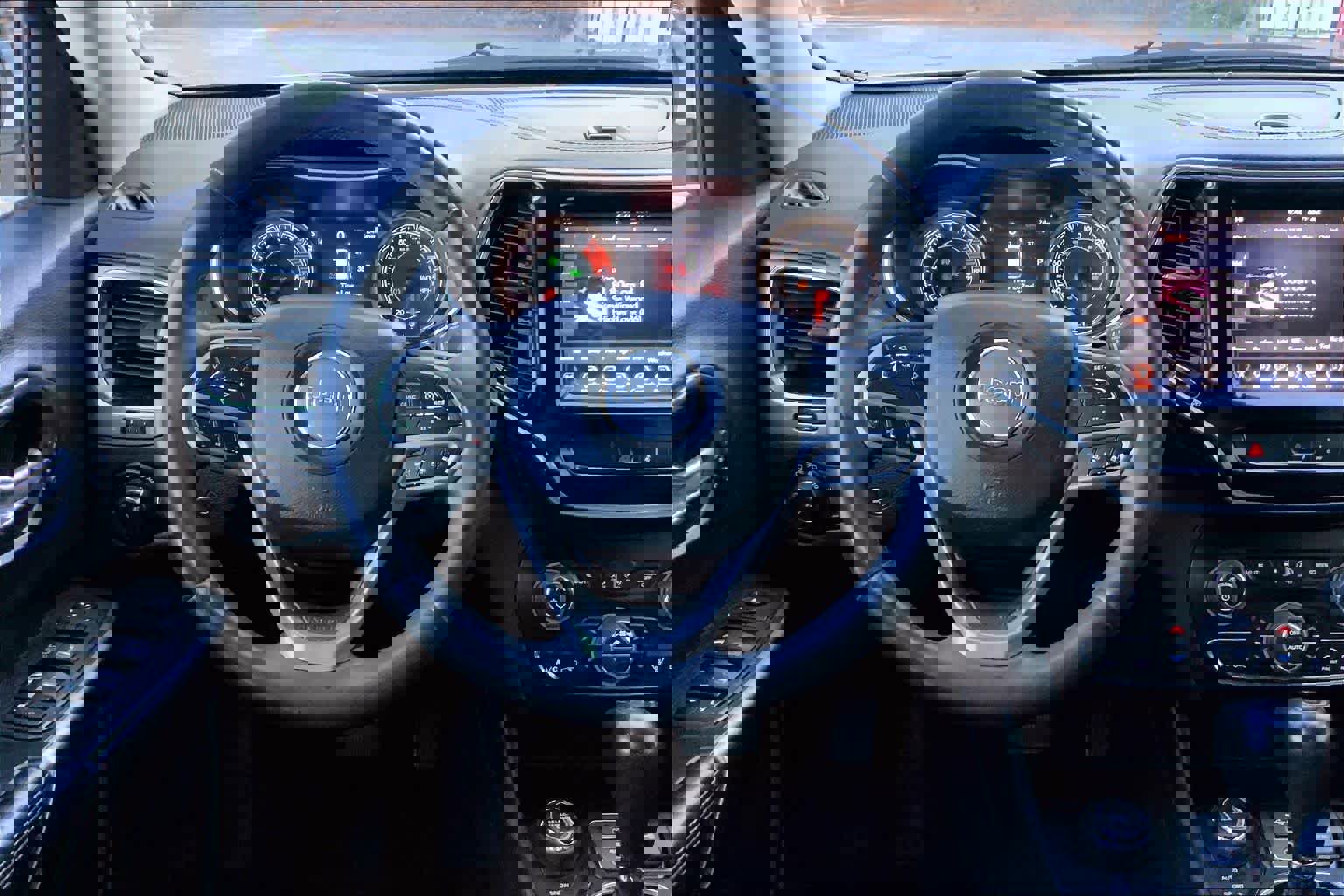 Used 2022 Jeep Cherokee Limited w/ Mopar Interior Package image 5