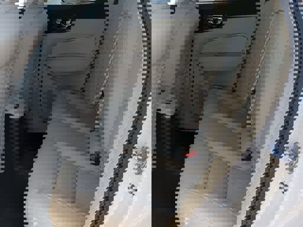 Certified 2025 Volvo XC60 T8 Core w/ Protection Package Premier image 18