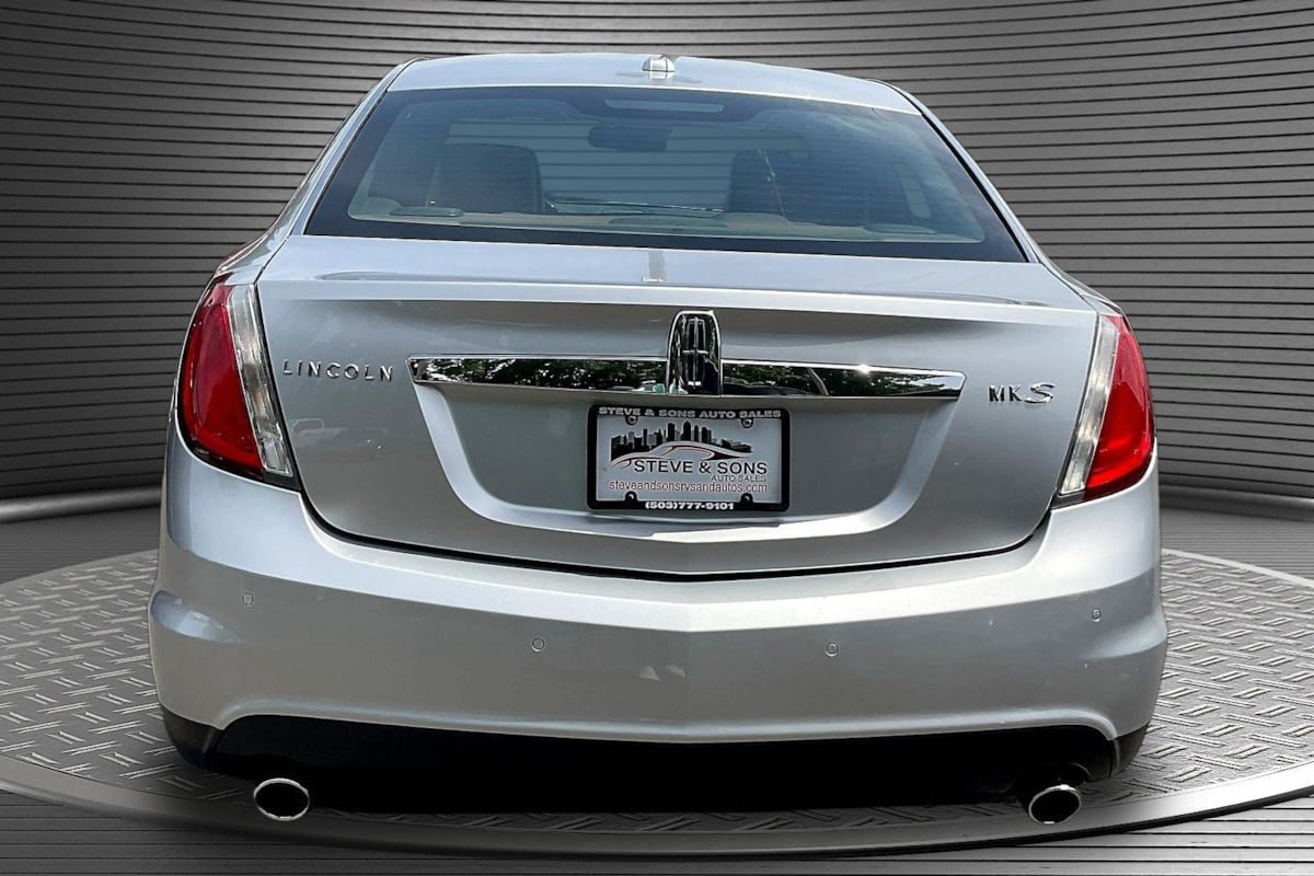 Used 2010 Lincoln MKS FWD image 5