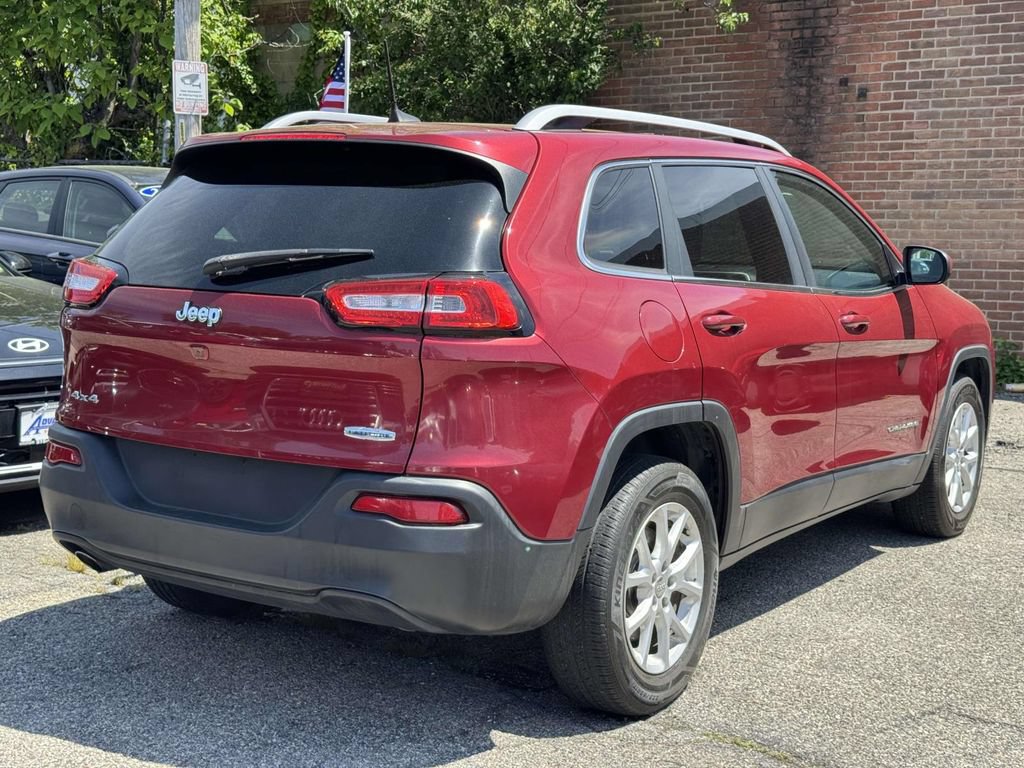 Used 2016 Jeep Cherokee Latitude AWD/4WD image 8