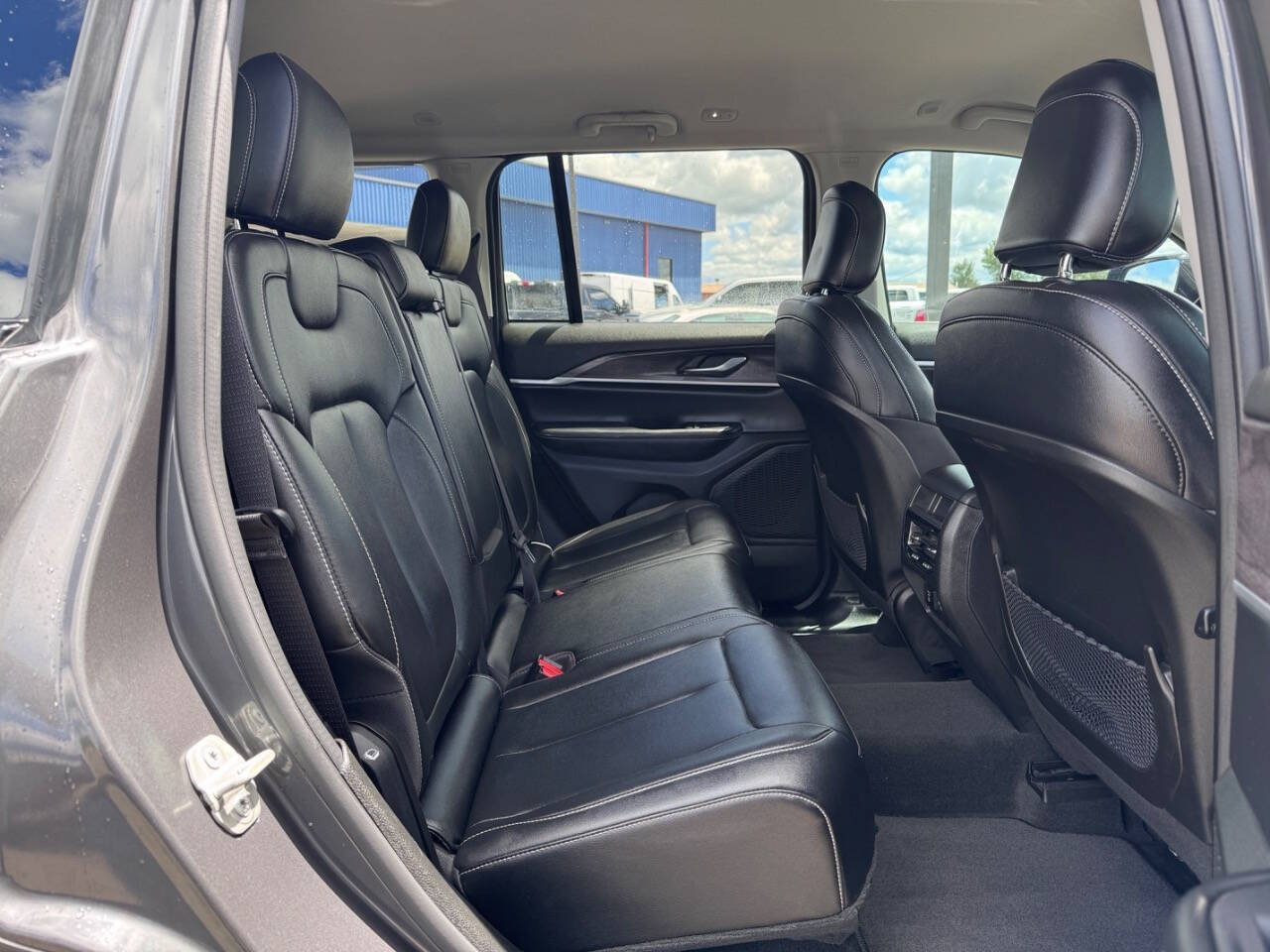 Used 2023 Jeep Grand Cherokee Limited AWD/4WD image 12