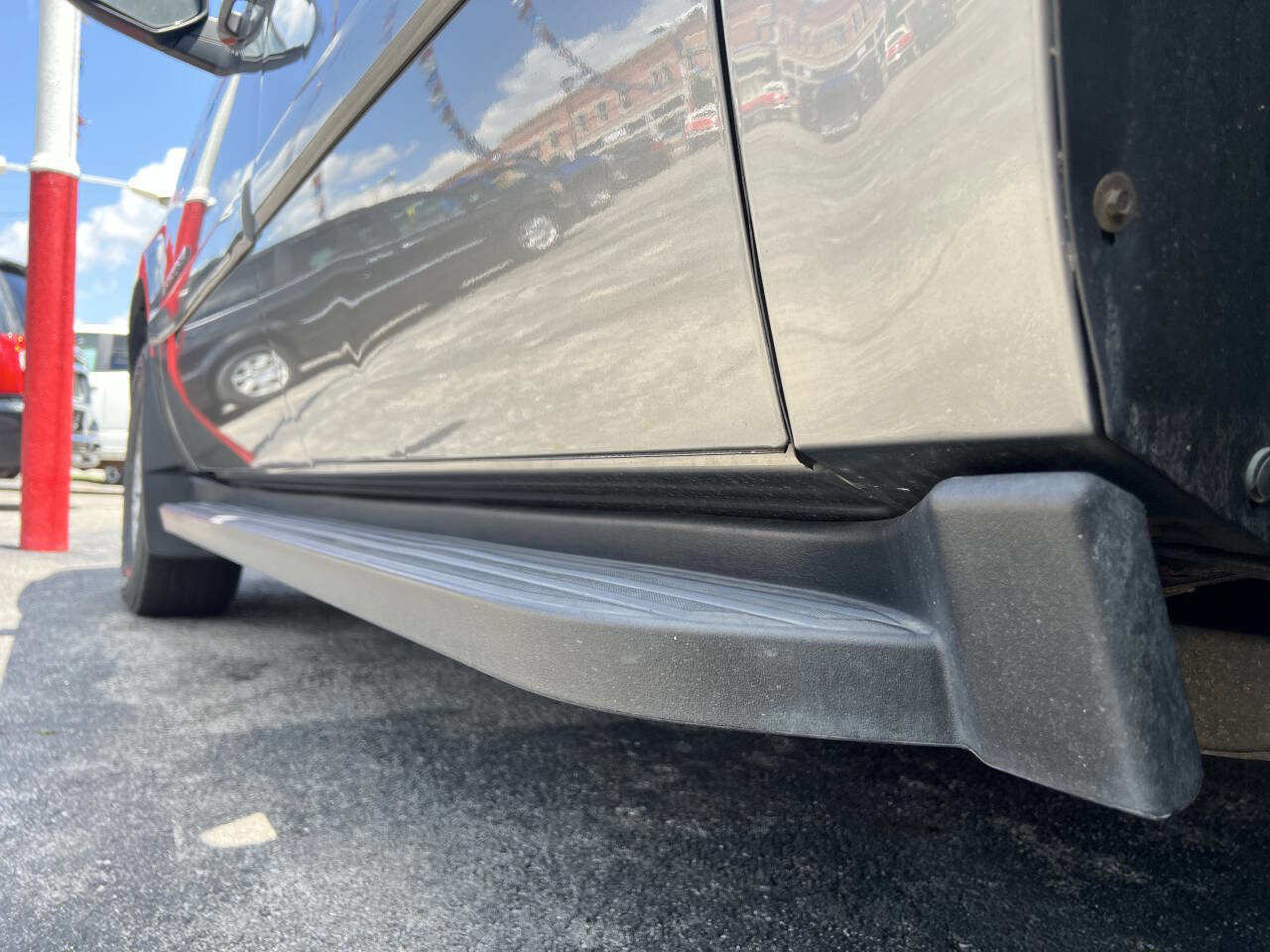 Used 2009 Chevrolet Suburban LT image 18