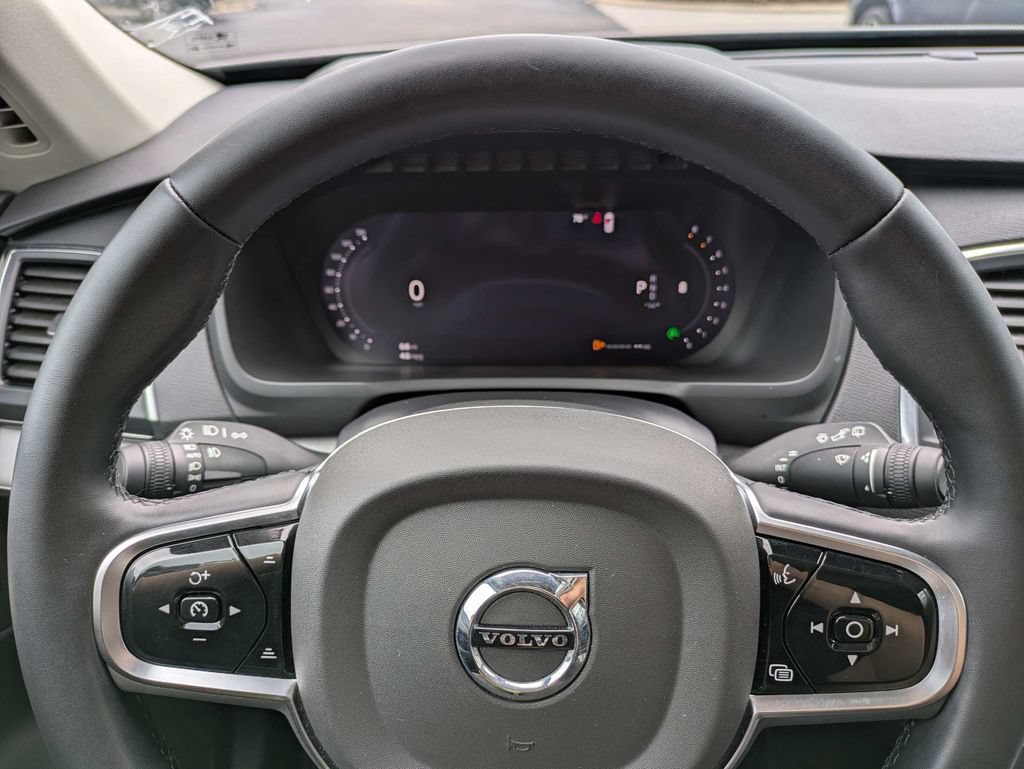 Certified 2025 Volvo XC90 B5 Core AWD/4WD image 40