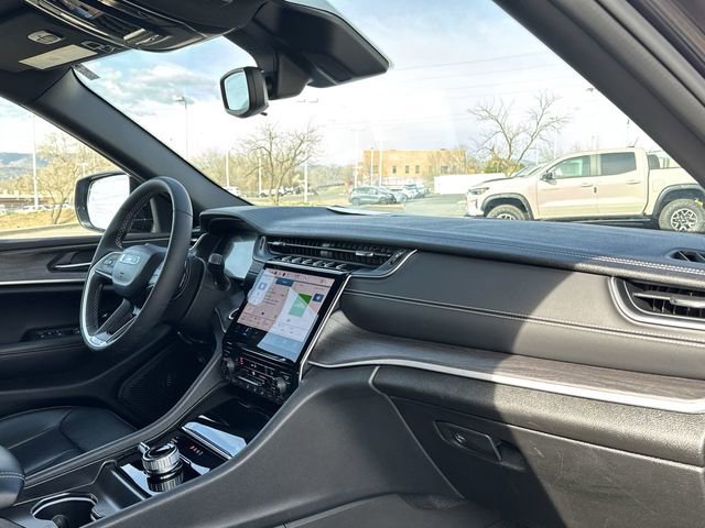 Used 2024 Jeep Grand Cherokee Limited w/ Black Appearance Package image 29