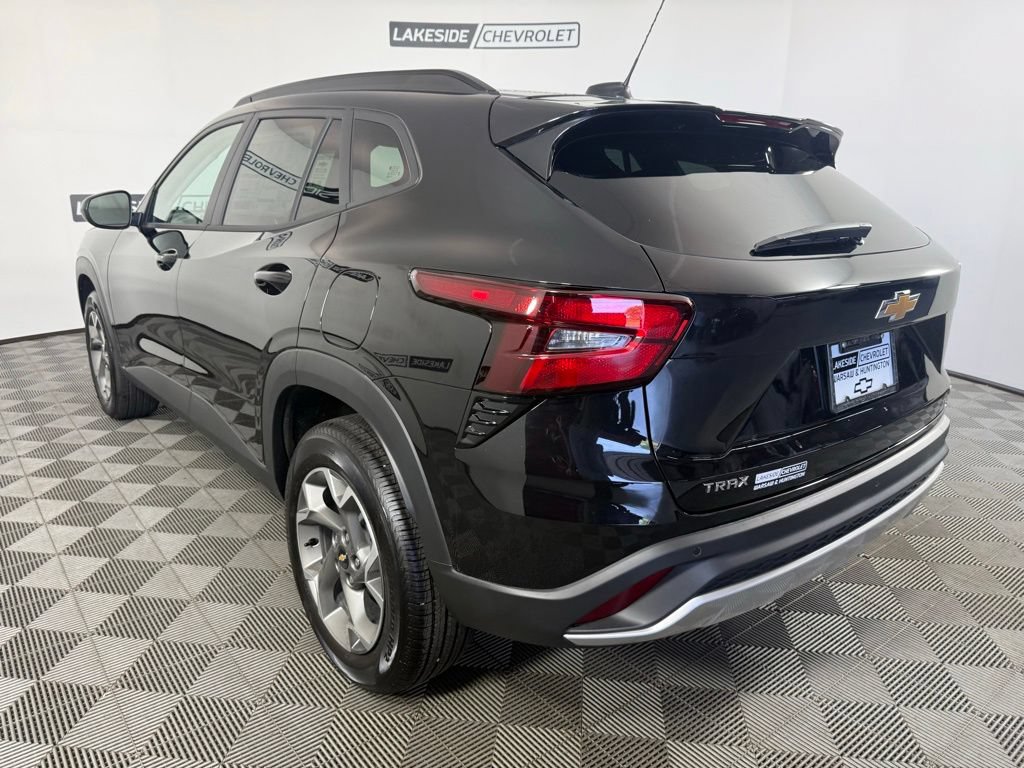 New 2026 Chevrolet Trax LT w/ Driver Confidence Package FWD image 4
