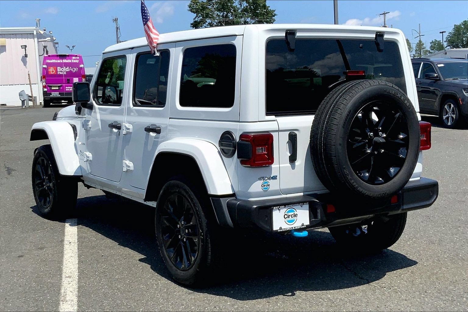 Certified 2024 Jeep Wrangler Unlimited Sahara w/ Technology Group AWD/4WD image 9