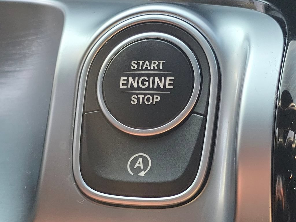 Used 2025 Mercedes-Benz GLB 250 4MATIC image 35