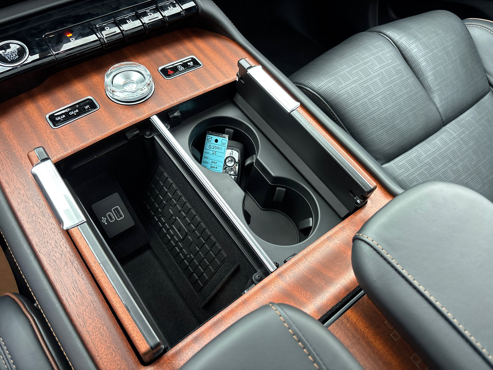 New 2025 Lincoln Navigator L Black Label image 24