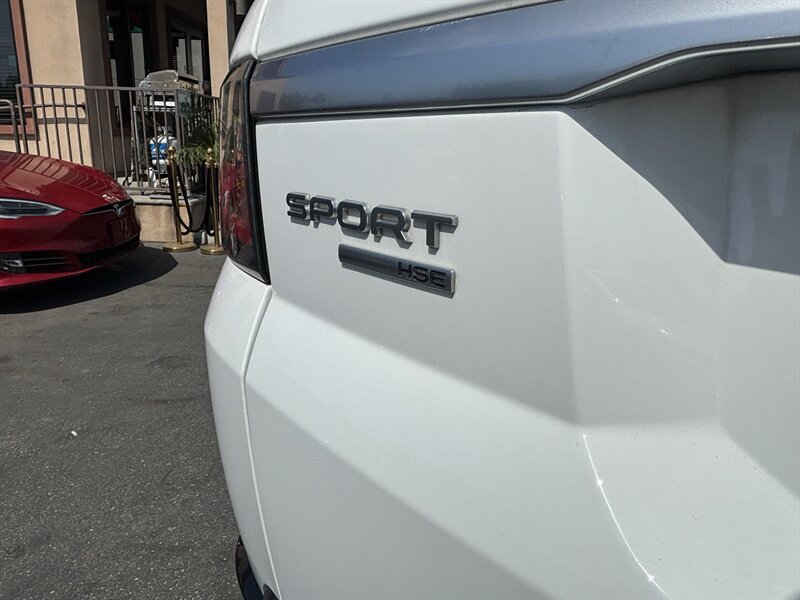 Used 2018 Land Rover Range Rover Sport HSE AWD/4WD image 16