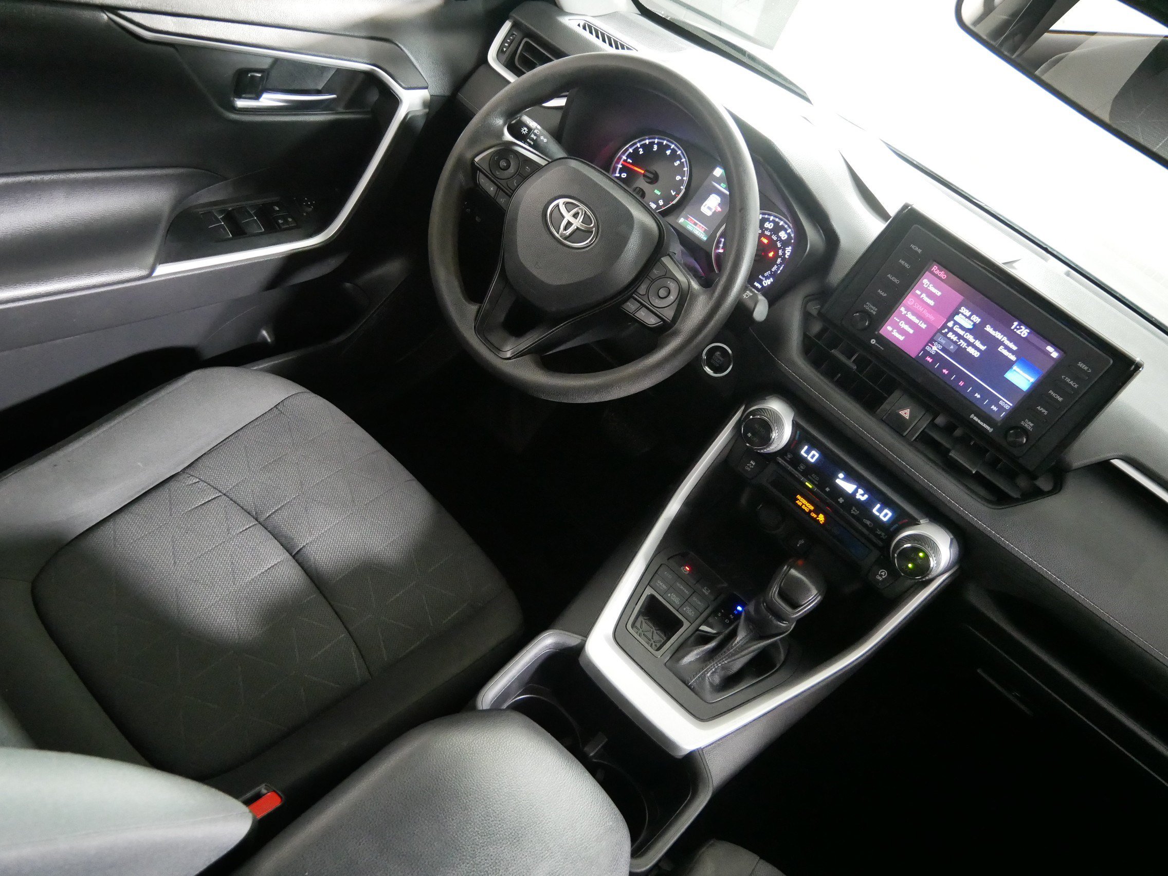 Used 2022 Toyota RAV4 XLE AWD/4WD image 9