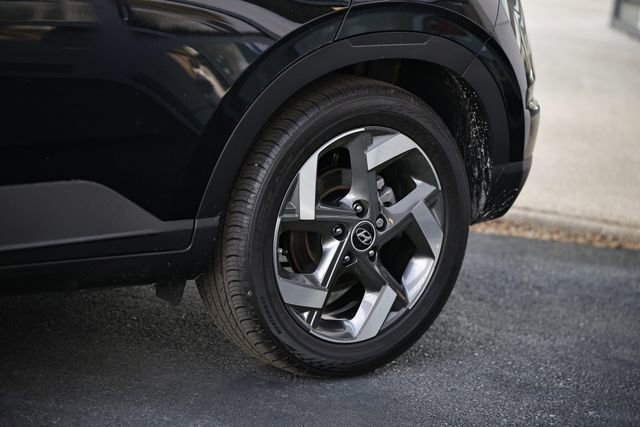 Used 2024 Hyundai Venue SEL image 12