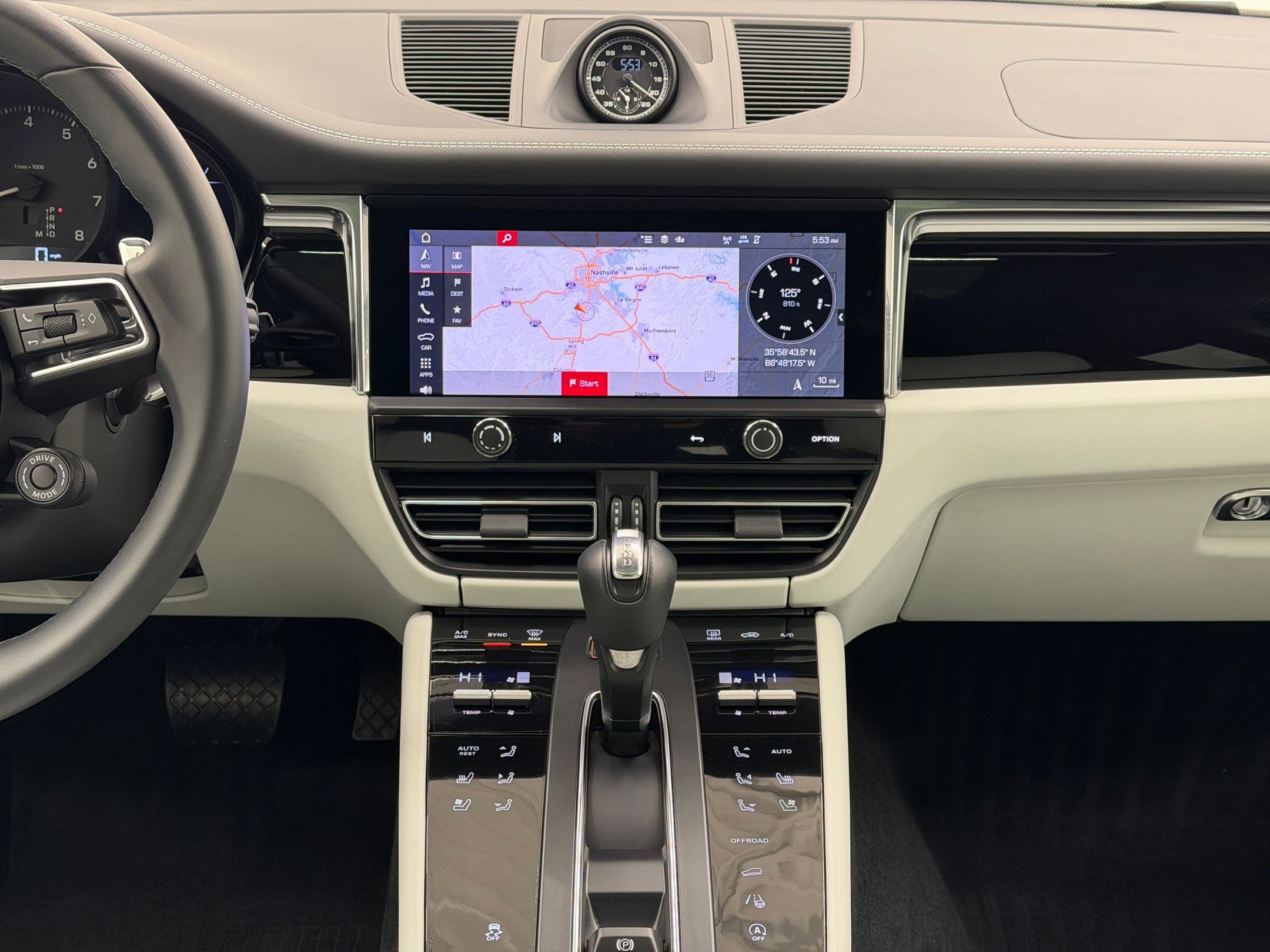 Used 2025 Porsche Macan image 28
