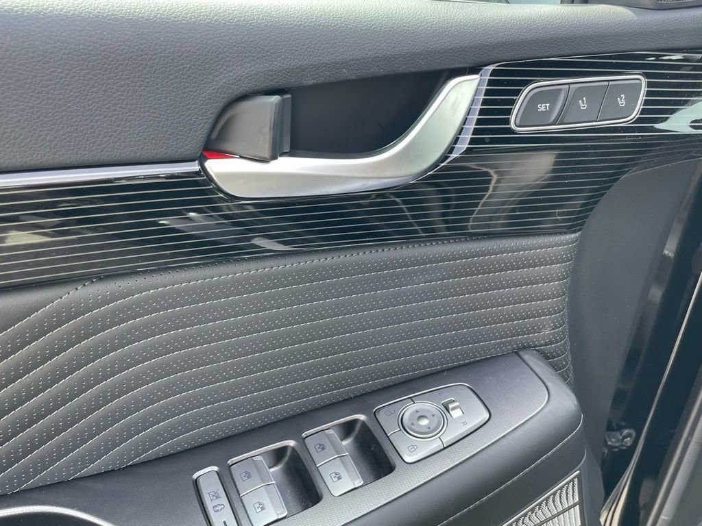 Used 2025 Hyundai Palisade Calligraphy image 7