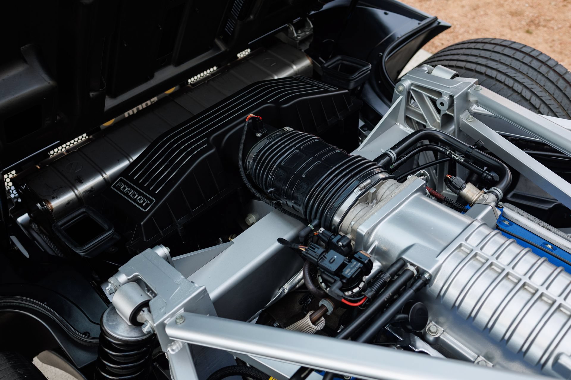 Used 2006 Ford GT RWD image 84