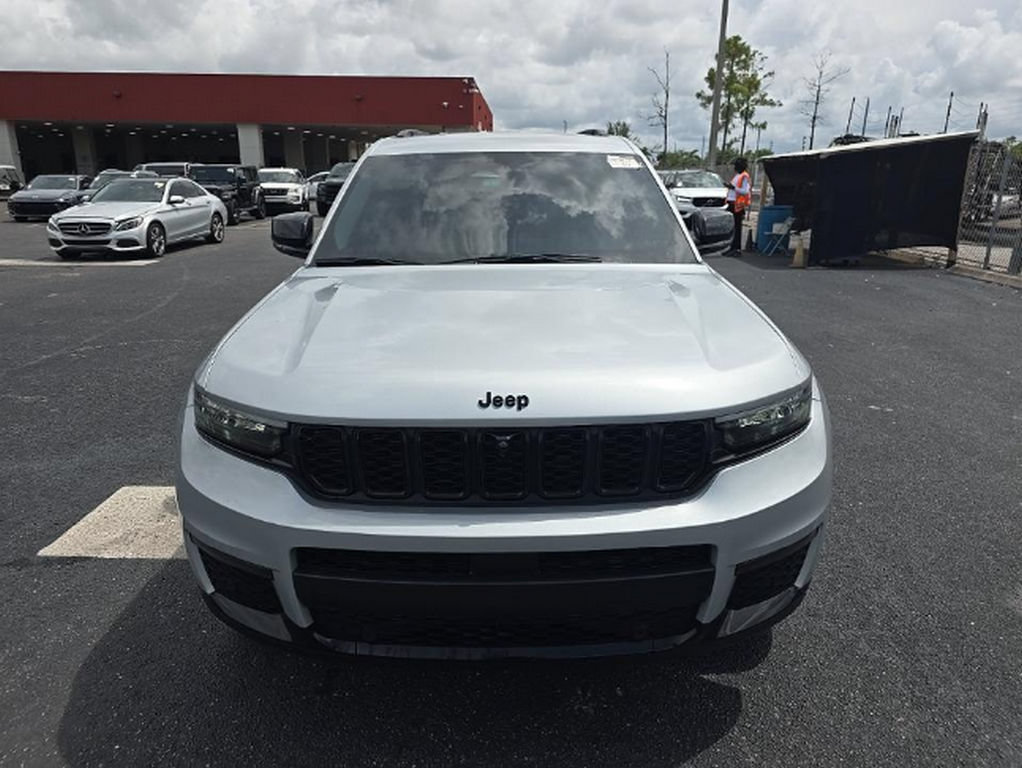 Used 2023 Jeep Grand Cherokee L Limited w/ Luxury Tech Group II AWD/4WD image 3