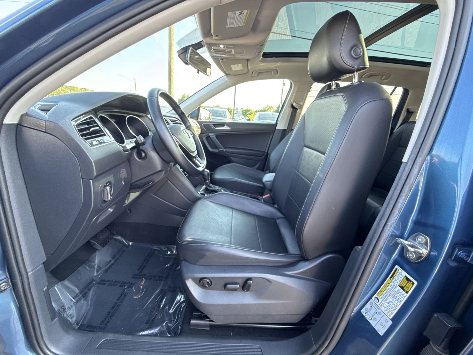 Used 2018 Volkswagen Tiguan SEL AWD/4WD image 12