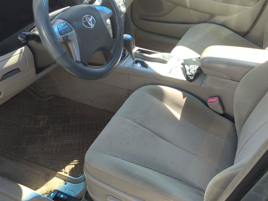 Used 2010 Toyota Camry SE FWD image 4