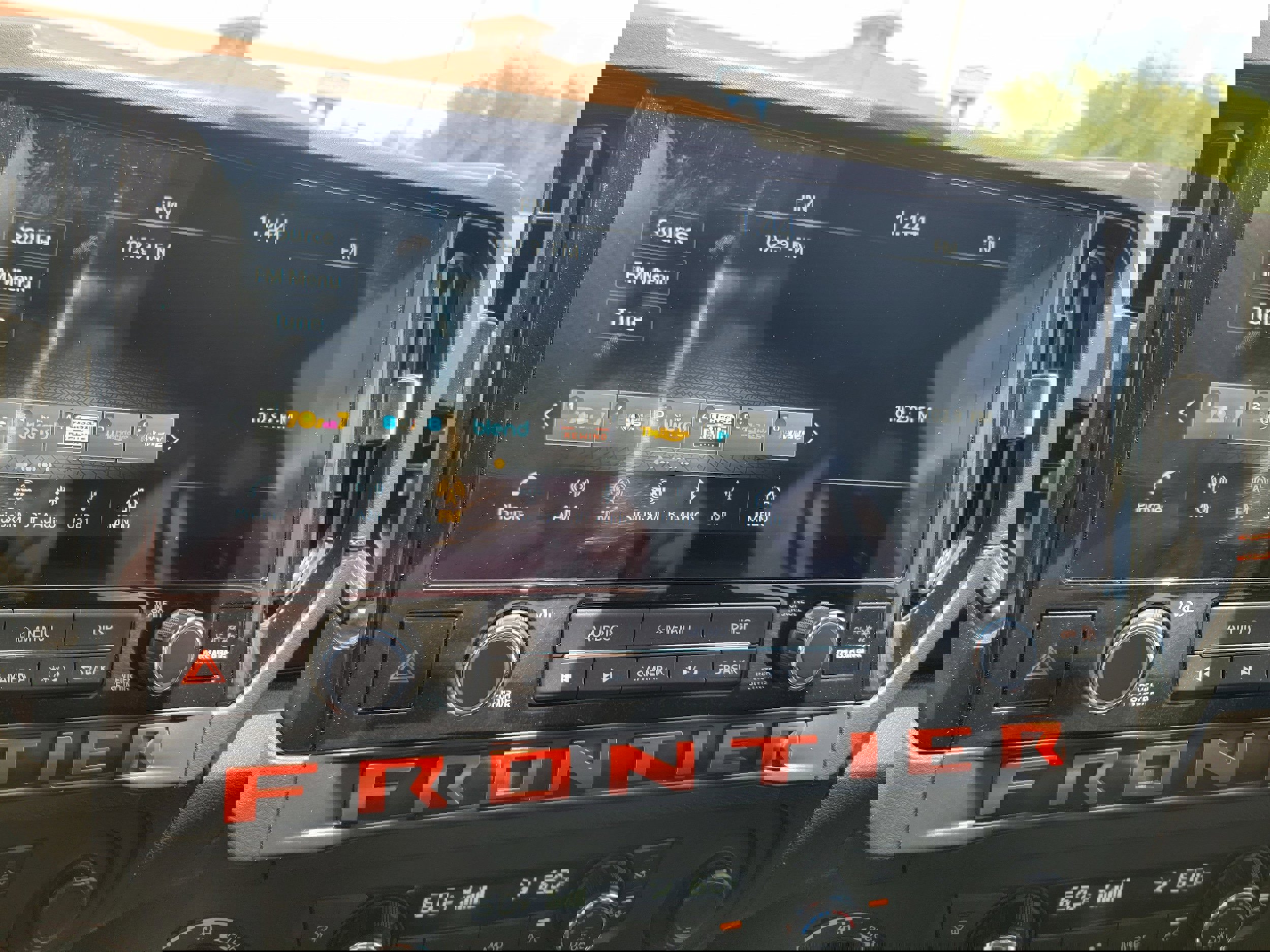 Used 2025 Nissan Frontier PRO-4X w/ Pro Convenience Package image 27