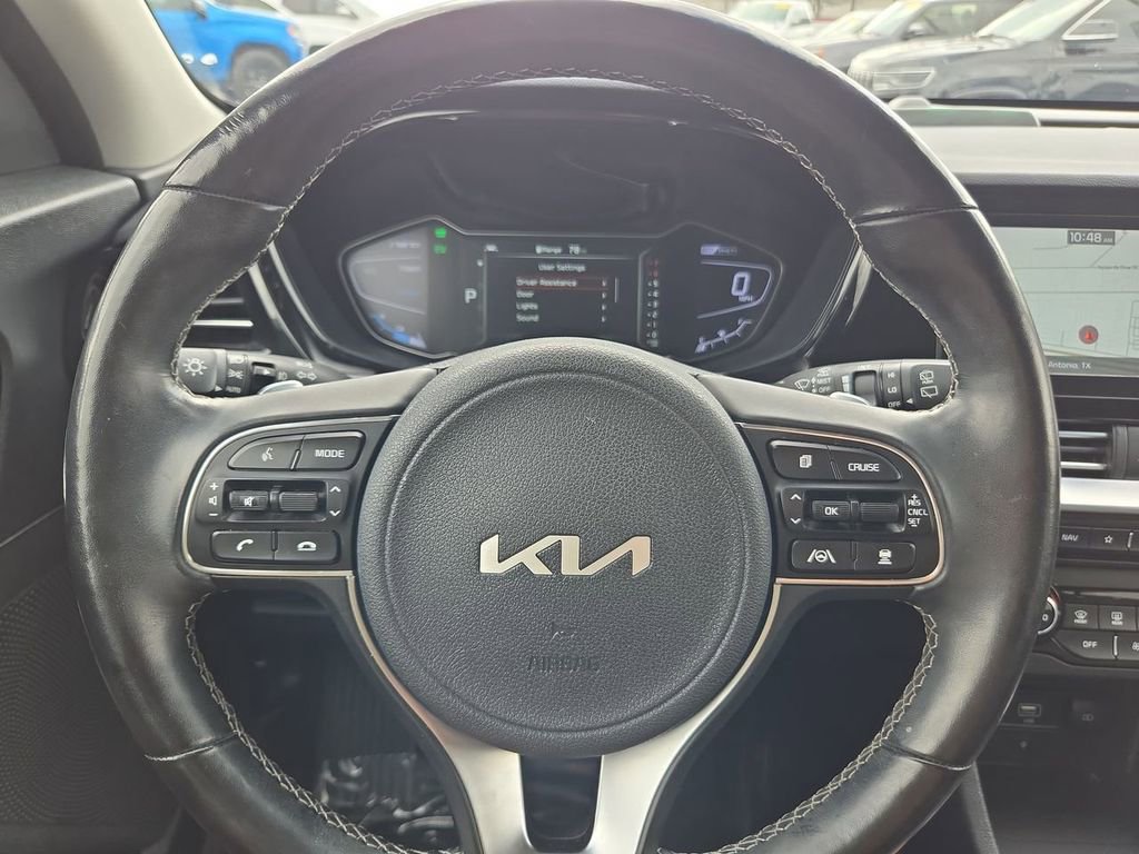 Used 2022 Kia Niro EX Premium image 21