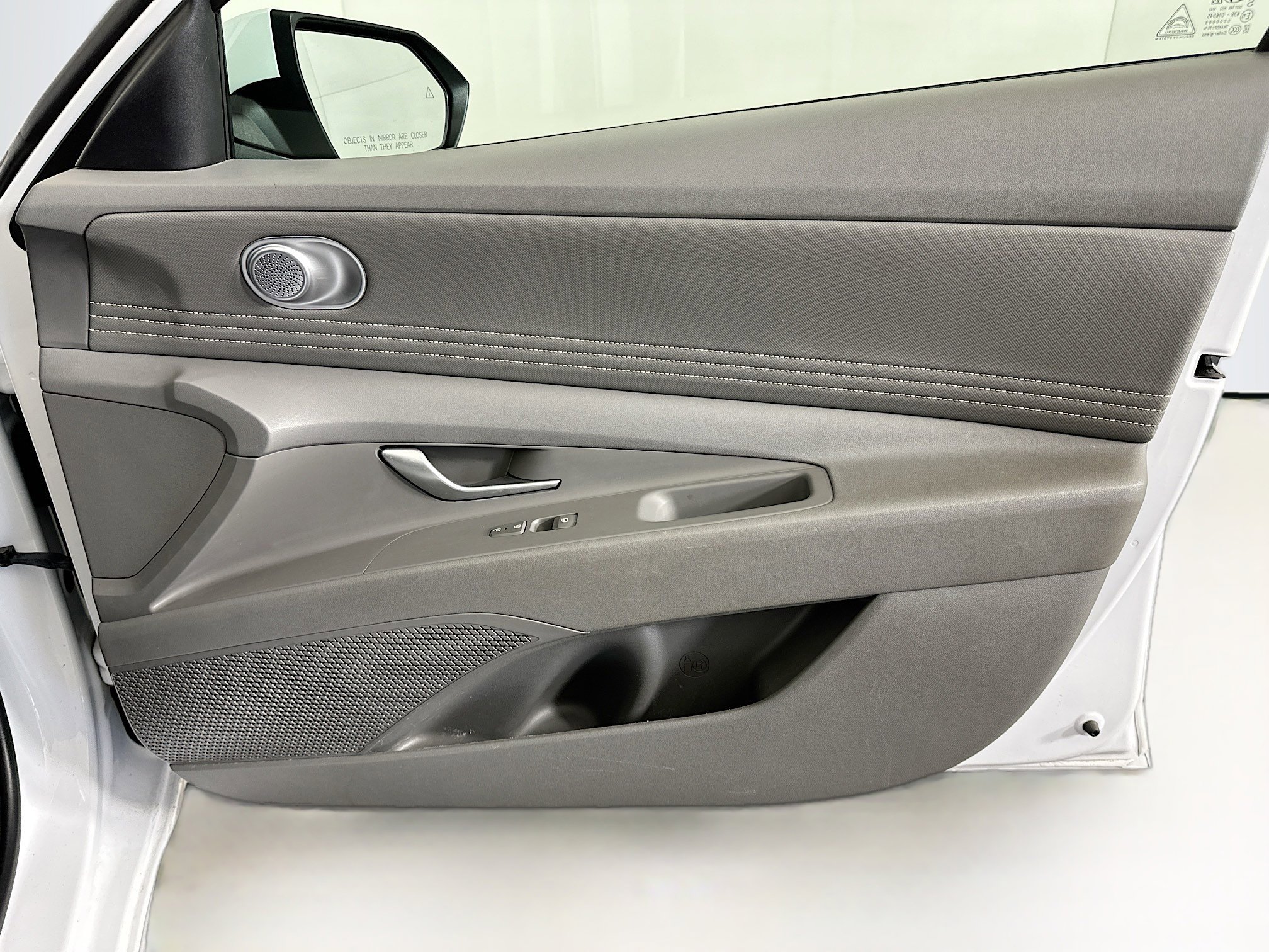 Used 2025 Hyundai Elantra SEL image 32