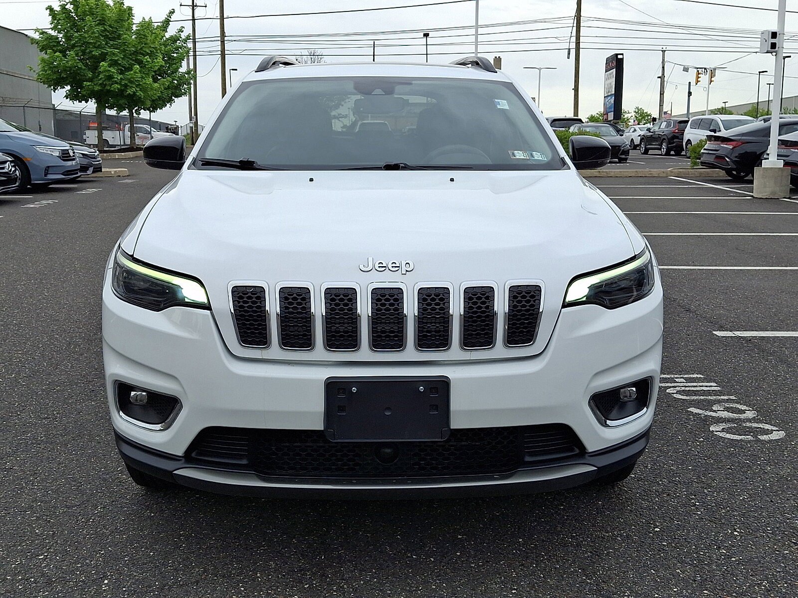 Used 2022 Jeep Cherokee Limited AWD/4WD image 2