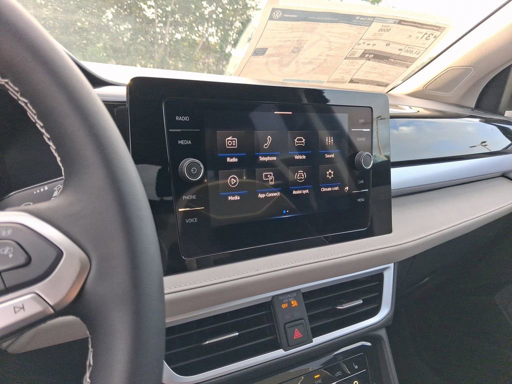 New 2026 Volkswagen Taos SE FWD image 8