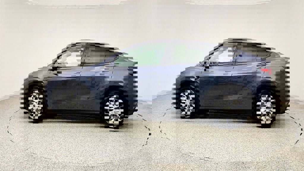 Used 2023 Tesla Model Y Long Range image 8
