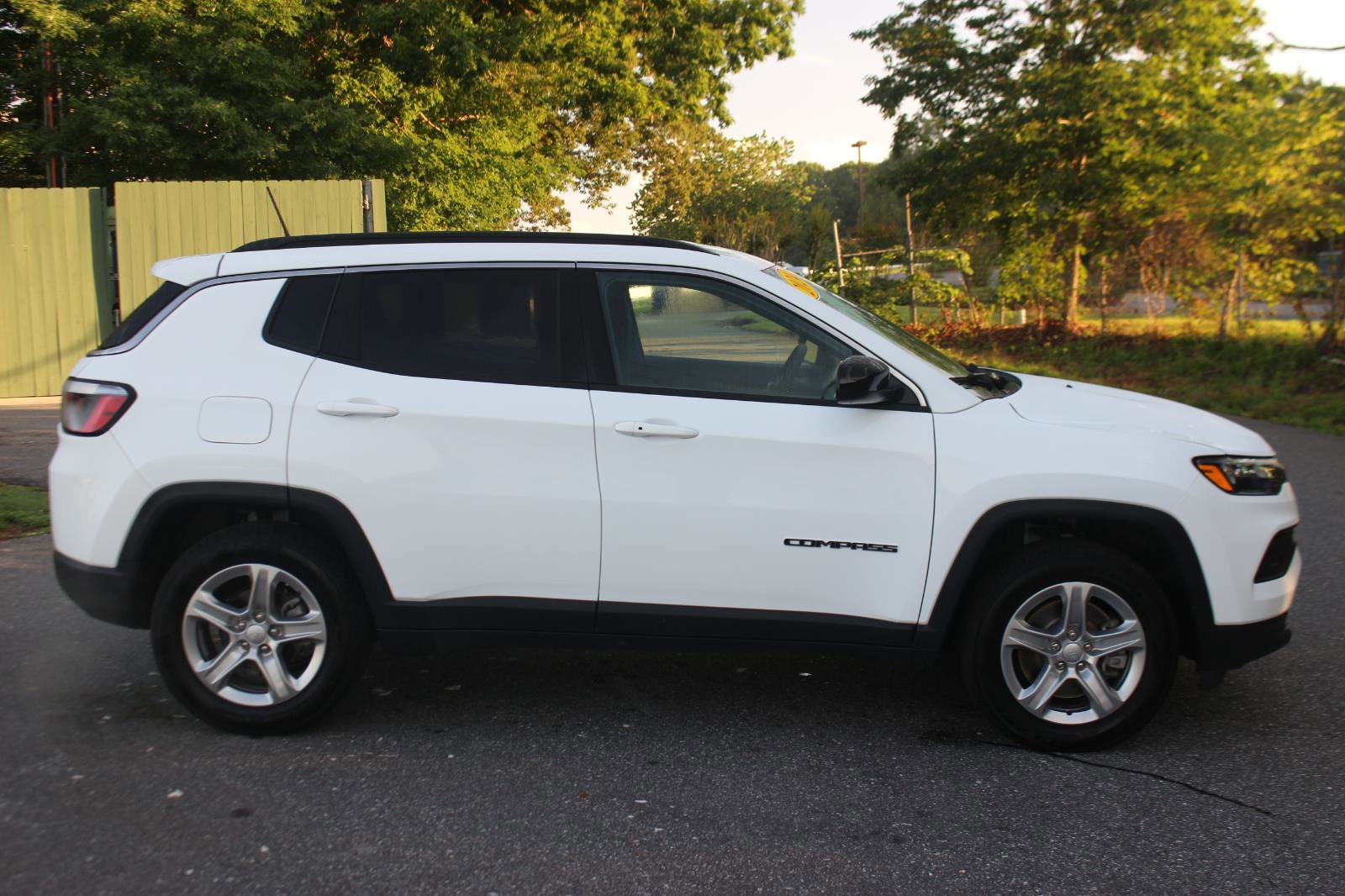 Used 2024 Jeep Compass Latitude AWD/4WD image 8