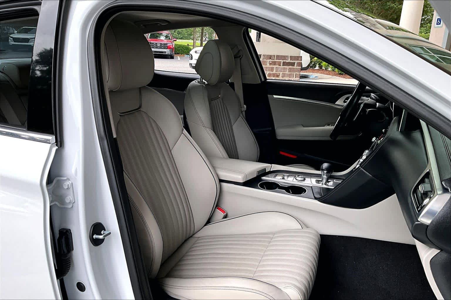 Used 2019 Genesis G70 3.3T Advanced w/ Elite Package RWD image 9