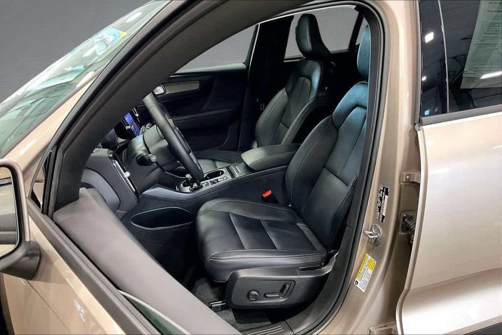 Certified 2023 Volvo XC40 B5 Core w/ Convenience Package AWD/4WD image 22